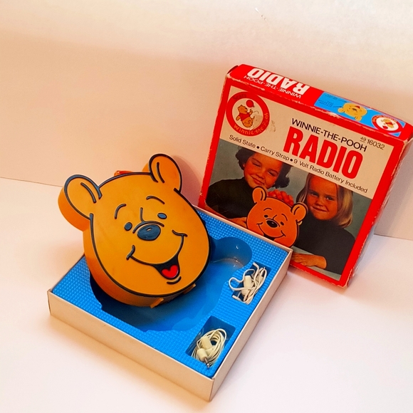 Walt Disney Productions vintage Winnie the Pooh transistor radio + original box - Picture 1 of 6